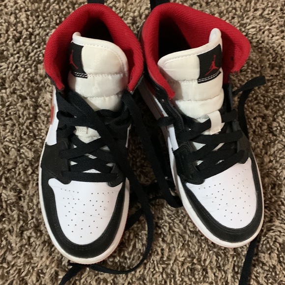 Jordan’s size 1.5 - Picture 3 of 3